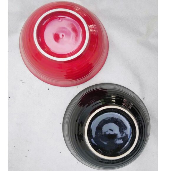 2 Chinese Famille Rose (Black and Red) Interior Enameled Porcelain Bowls - Picture 10 of 10
